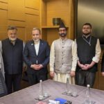 Iranian Foreign Minister holds separate meeting with Kashmiri leaders; Mirwaiz bats for dialogue over war