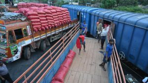 Centre releases more onion from buffer to ease prices