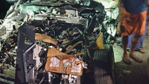 Eight killed as car rams parked lorry on NH 66 in Thrissur