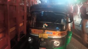 Trolley truck rams into 10 vehicles in Madhapur, seven injured